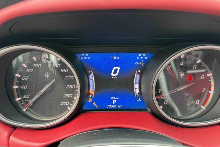 Used Maserati Levante 2019 3.0T Standard Version China V Emission Standard Odometer Close Up
