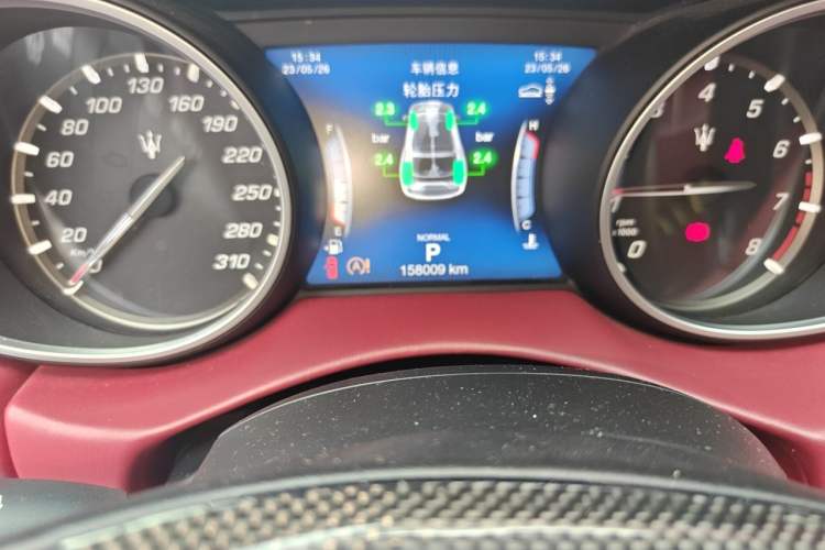 Used Maserati Levante 2019 3.0T Standard Version China VI Odometer Close Up