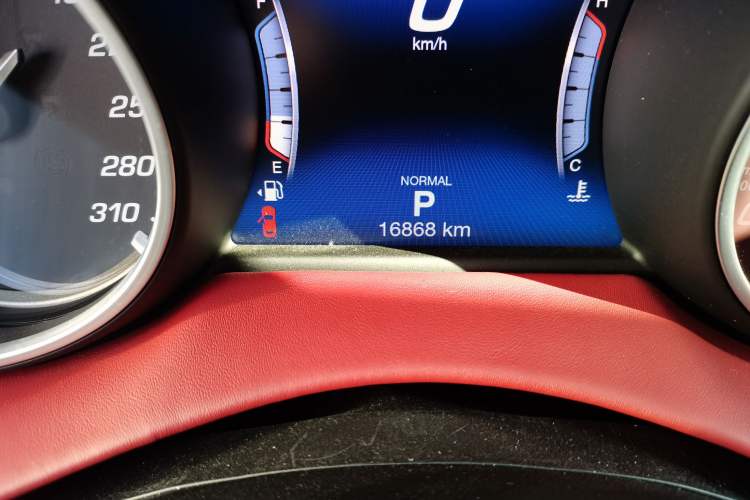 Used Maserati Levante 2019 3.0T Standard Version China VI Odometer Close Up