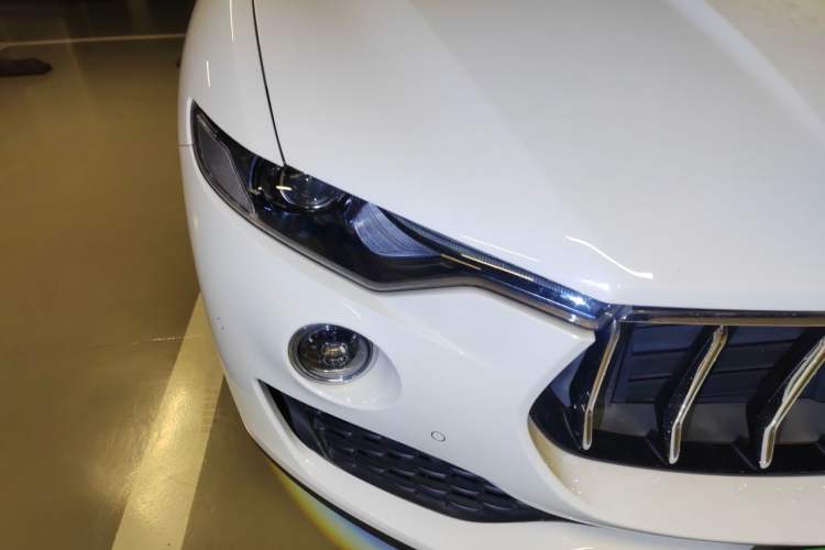 Used Maserati Levante 2019 3.0T Standard Version China VI Right Front Headlight