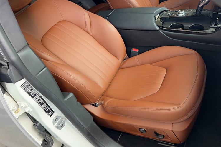 Used Maserati Levante 2019 3.0T Standard Version China VI Right Front Seat