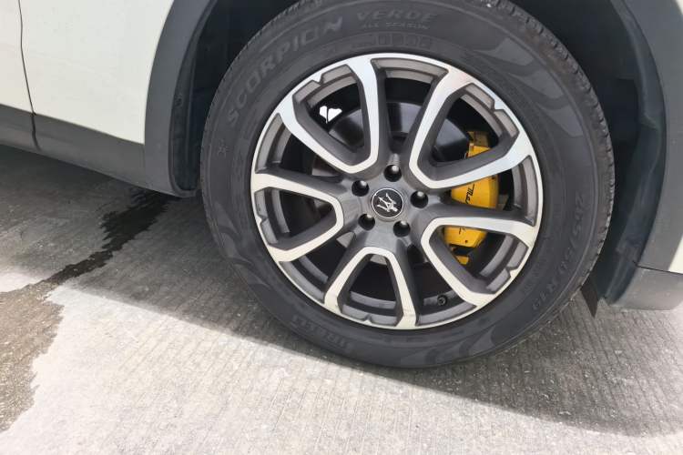 Used Maserati Levante 2019 3.0T Standard Version China V Emission Standard Right Front Wheel Hub