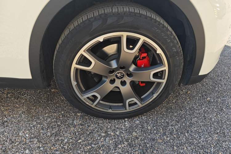 Used Maserati Levante 2019 3.0T Standard Version China VI Right Front Wheel Hub
