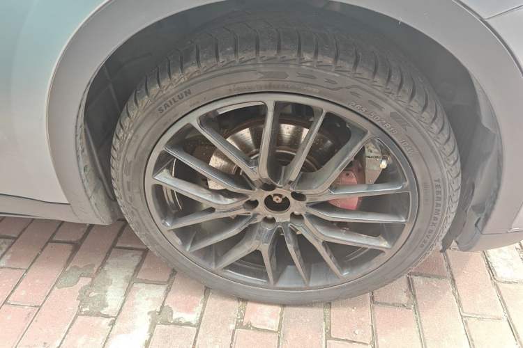 Used Maserati Levante 2019 3.0T Standard Version China VI Right Front Wheel Hub