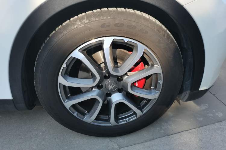 Used Maserati Levante 2019 3.0T Standard Version China VI Right Front Wheel Hub