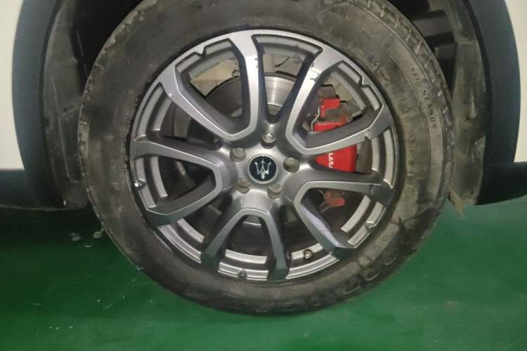 Used Maserati Levante 2019 3.0T Standard Version China VI Right Front Wheel Hub