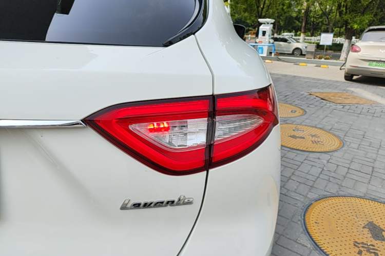 Used Maserati Levante 2019 3.0T Standard Version China VI Right Rear Taillight