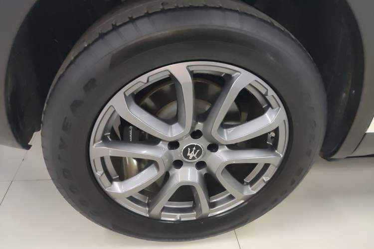 Used Maserati Levante 2019 3.0T Standard Version China VI Right Rear Wheel Hub
