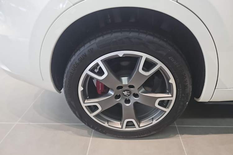 Used Maserati Levante 2019 3.0T Luxury Edition China VI Standard Right Rear Wheel Hub