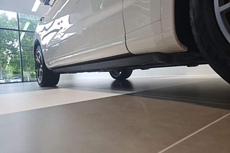 Used Maserati Levante 2019 3.0T Luxury Edition China VI Standard Right Side Sill
