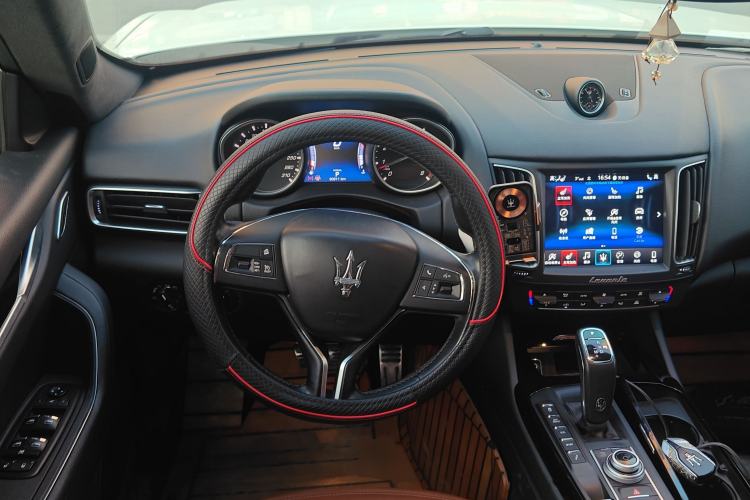 Used Maserati Levante 2019 3.0T Standard Version China V Emission Standard Steering Wheel
