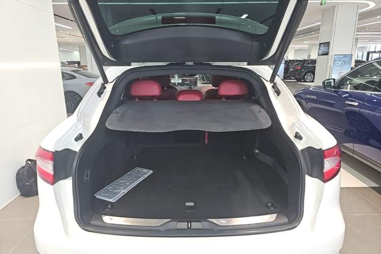 Used Maserati Levante 2019 3.0T Luxury Edition China VI Standard Trunk
