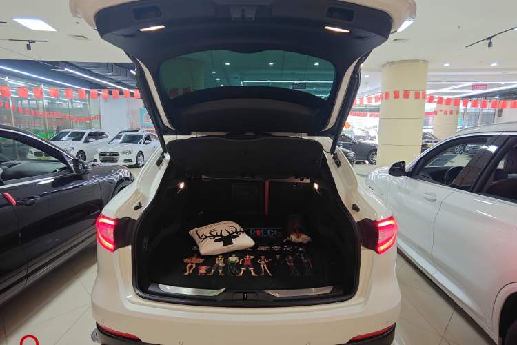 Used Maserati Levante 2019 3.0T Standard Version China VI Trunk