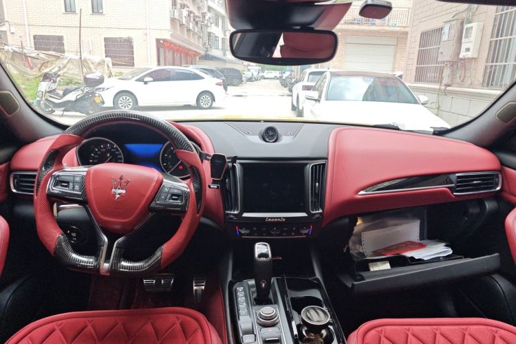Used Maserati Levante 2019 3.0T Standard Version China VI Center Console