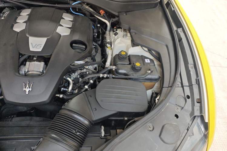 Used Maserati Levante 2019 3.0T Standard Version China VI Engine Bay Left