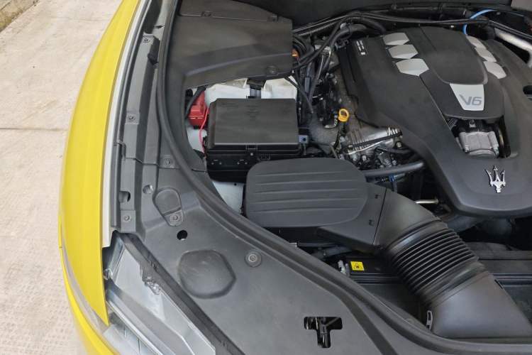 Used Maserati Levante 2019 3.0T Standard Version China VI Engine Bay Right