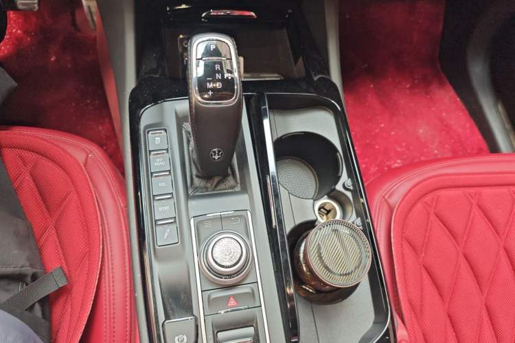 Used Maserati Levante 2019 3.0T Standard Version China VI Gear Lever