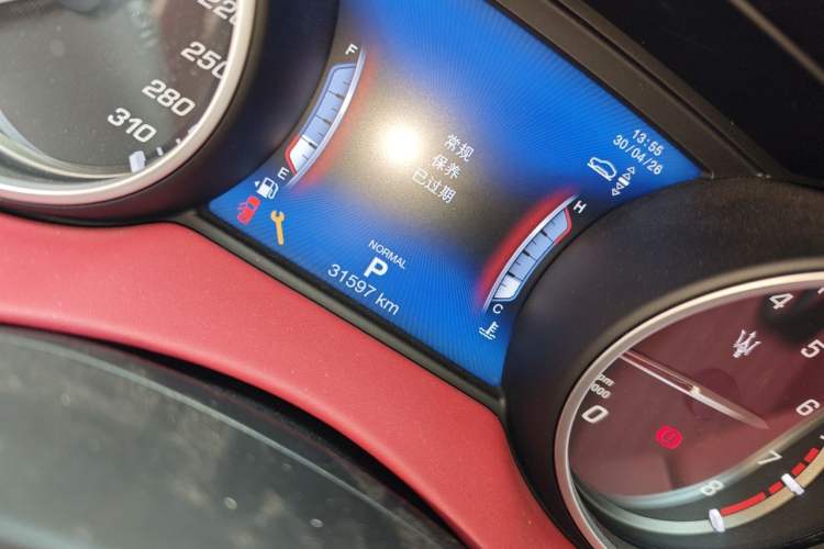 Used Maserati Levante 2019 3.0T Standard Version China VI Odometer Close Up