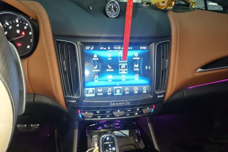 Used Maserati Levante 2020 3.0T Standard Edition Audio And AC Panel