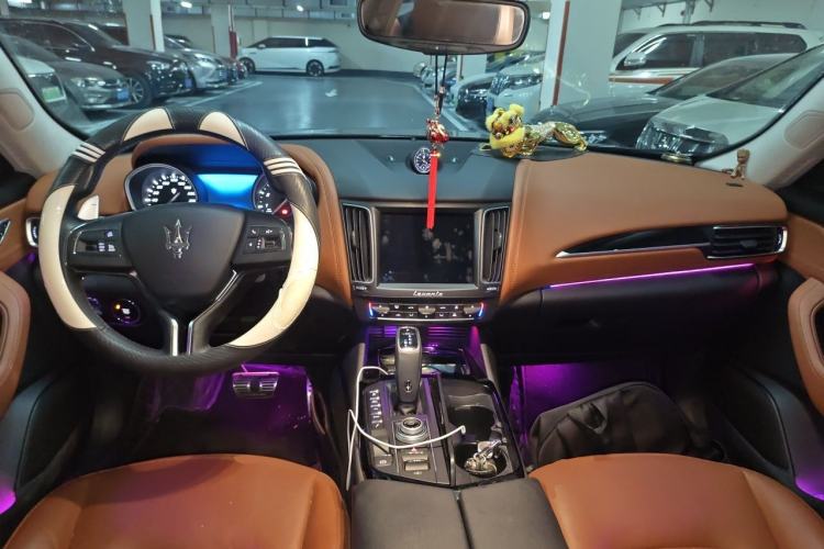 Used Maserati Levante 2020 3.0T Standard Edition Center Console