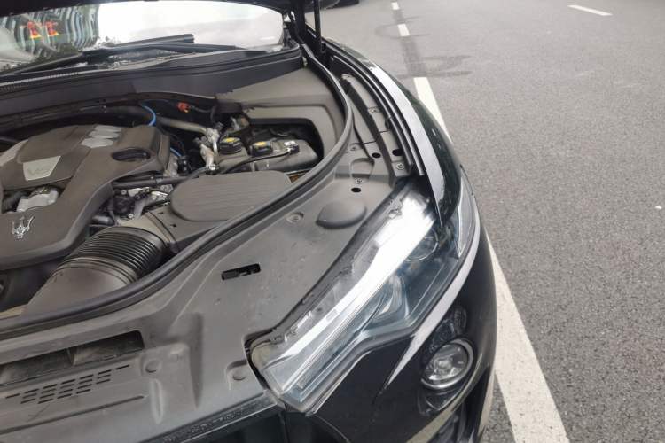 Used Maserati Levante 2020 3.0T Standard Edition Engine Bay Left