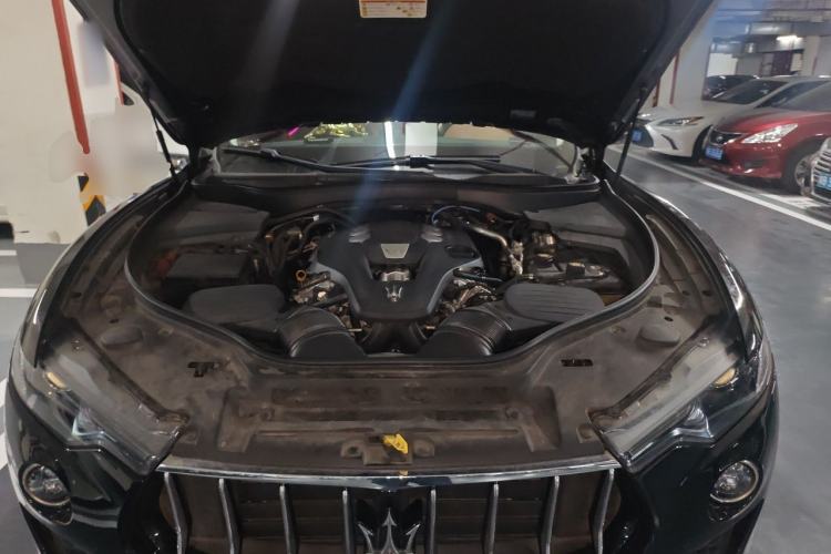 Used Maserati Levante 2020 3.0T Standard Edition Engine Bay