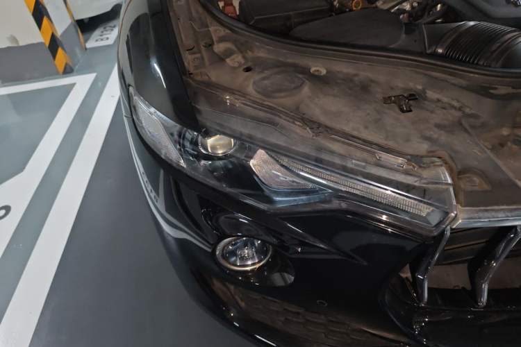 Used Maserati Levante 2020 3.0T Standard Edition Right Front Headlight