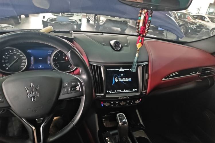 Used Maserati Levante 2020 3.0T Standard Edition Center Console