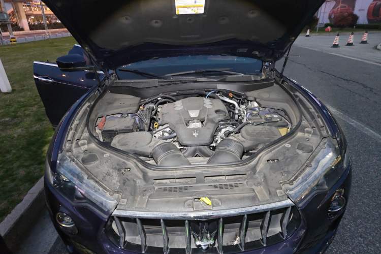 Used Maserati Levante 2020 3.0T Standard Edition Engine Bay