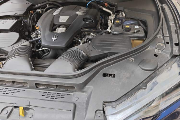 Used Maserati Levante 2020 3.0T Standard Edition Engine Bay Left