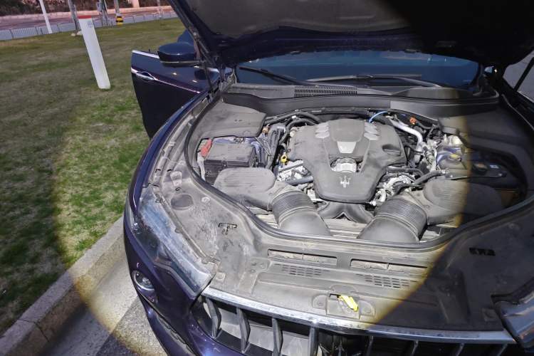 Used Maserati Levante 2020 3.0T Standard Edition Engine Bay Right