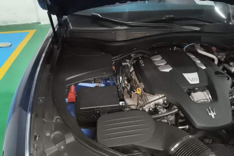 Used Maserati Levante 2020 3.0T Luxury Edition Engine Bay Right