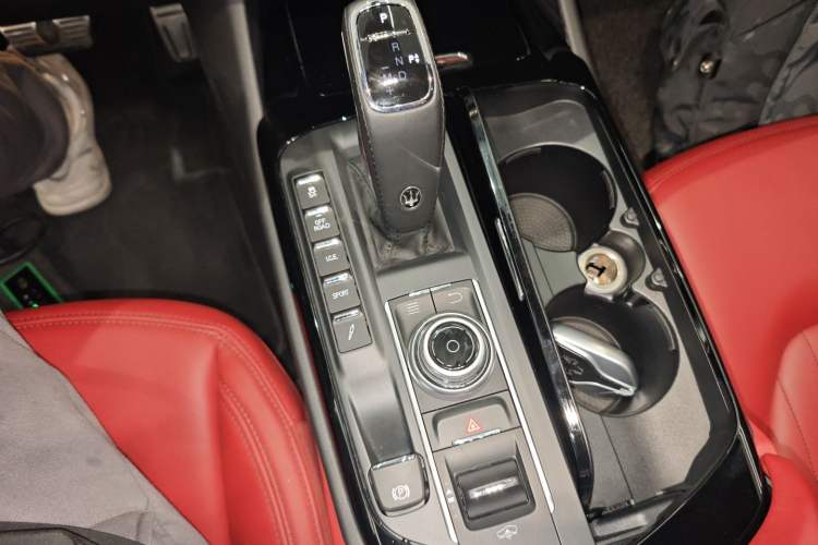 Used Maserati Levante 2020 3.0T Standard Edition Gear Lever