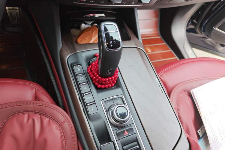 Used Maserati Levante 2020 3.0T Standard Edition Gear Lever