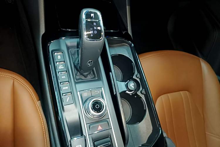 Used Maserati Levante 2020 3.0T Standard Edition Gear Lever