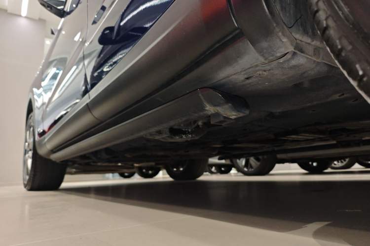 Used Maserati Levante 2020 3.0T Standard Edition Left Side Sill