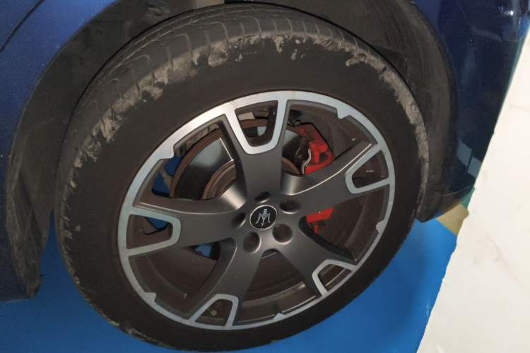 Used Maserati Levante 2020 3.0T Luxury Edition Right Front Wheel Hub
