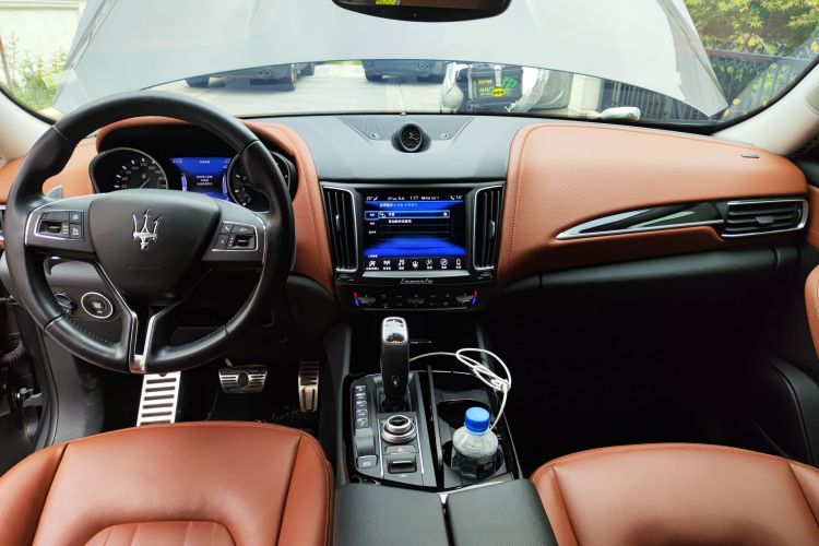 Used Maserati Levante 2020 3.0T Standard Edition Center Console