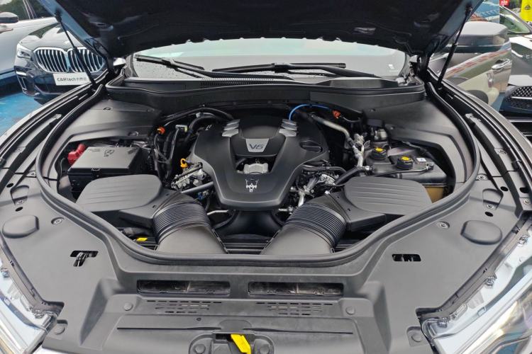 Used Maserati Levante 2020 3.0T Standard Edition Engine Bay