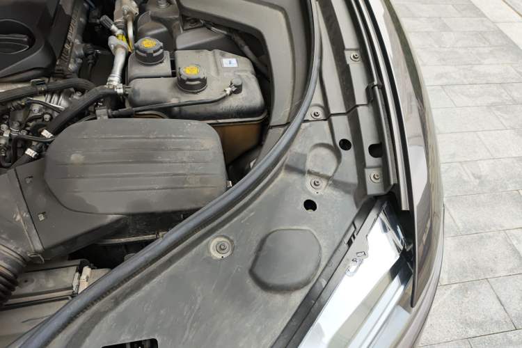 Used Maserati Levante 2020 3.0T Standard Edition Engine Bay Left