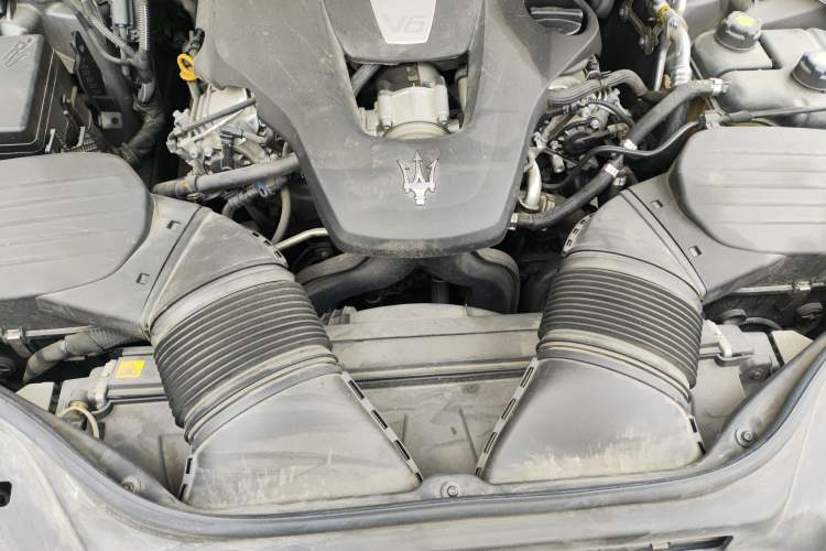 Used Maserati Levante 2020 3.0T Standard Edition Engine Bay