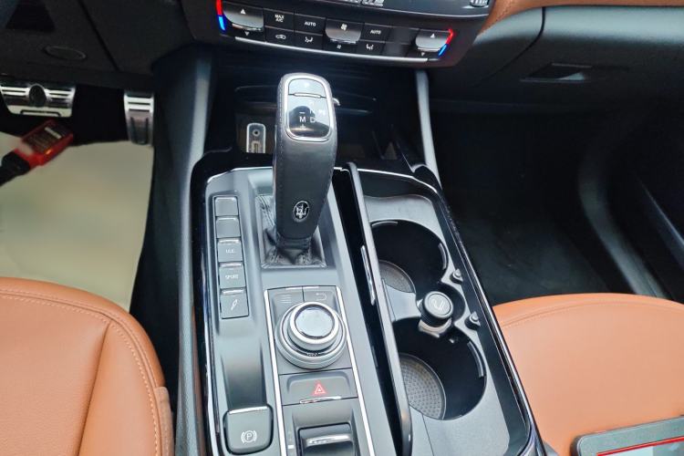 Used Maserati Levante 2020 3.0T Standard Edition Gear Lever