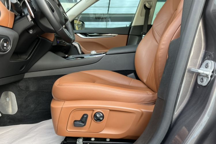 Used Maserati Levante 2020 3.0T Standard Edition Interior 8