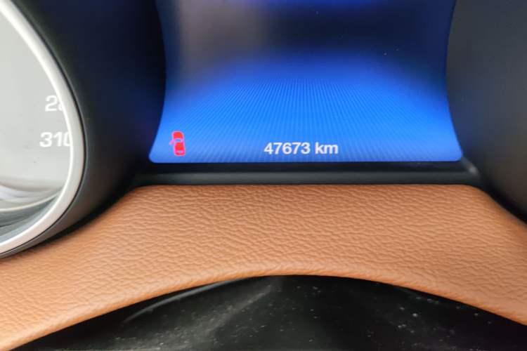 Used Maserati Levante 2020 3.0T Standard Edition Odometer Close Up