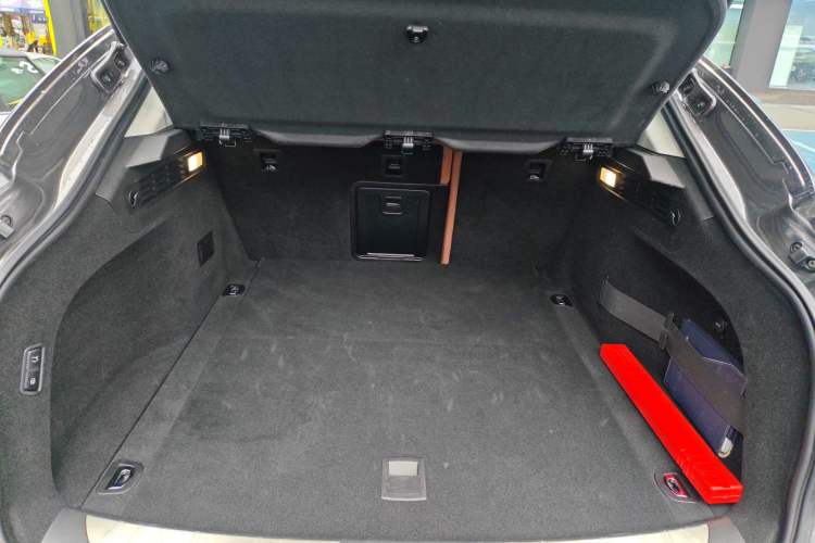 Used Maserati Levante 2020 3.0T Standard Edition Trunk