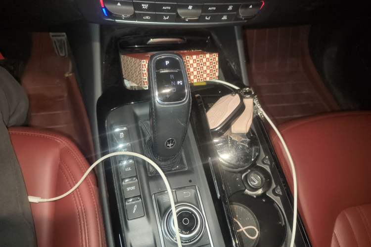 Used Maserati Levante 2020 3.0T Standard Edition Gear Lever