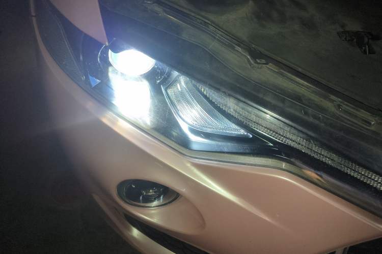 Used Maserati Levante 2020 3.0T Standard Edition Right Front Headlight