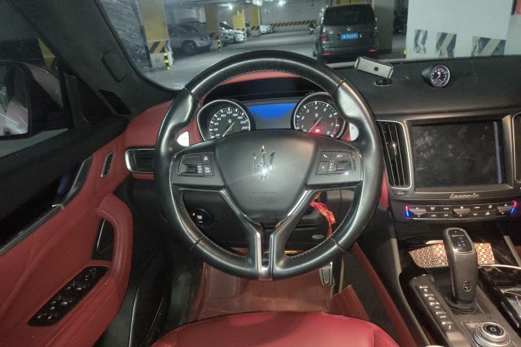 Used Maserati Levante 2020 3.0T Standard Edition Steering Wheel