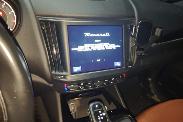 Used Maserati Levante 2020 3.0T Standard Edition Audio And AC Panel