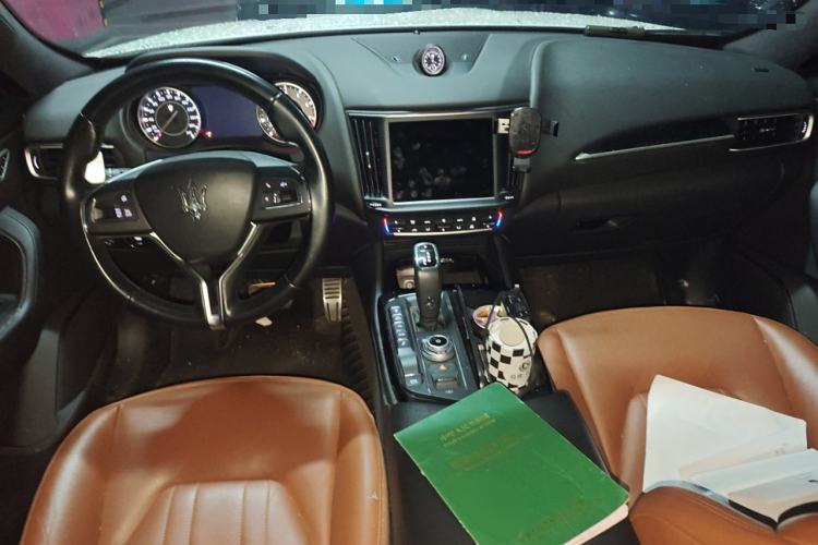 Used Maserati Levante 2020 3.0T Standard Edition Center Console